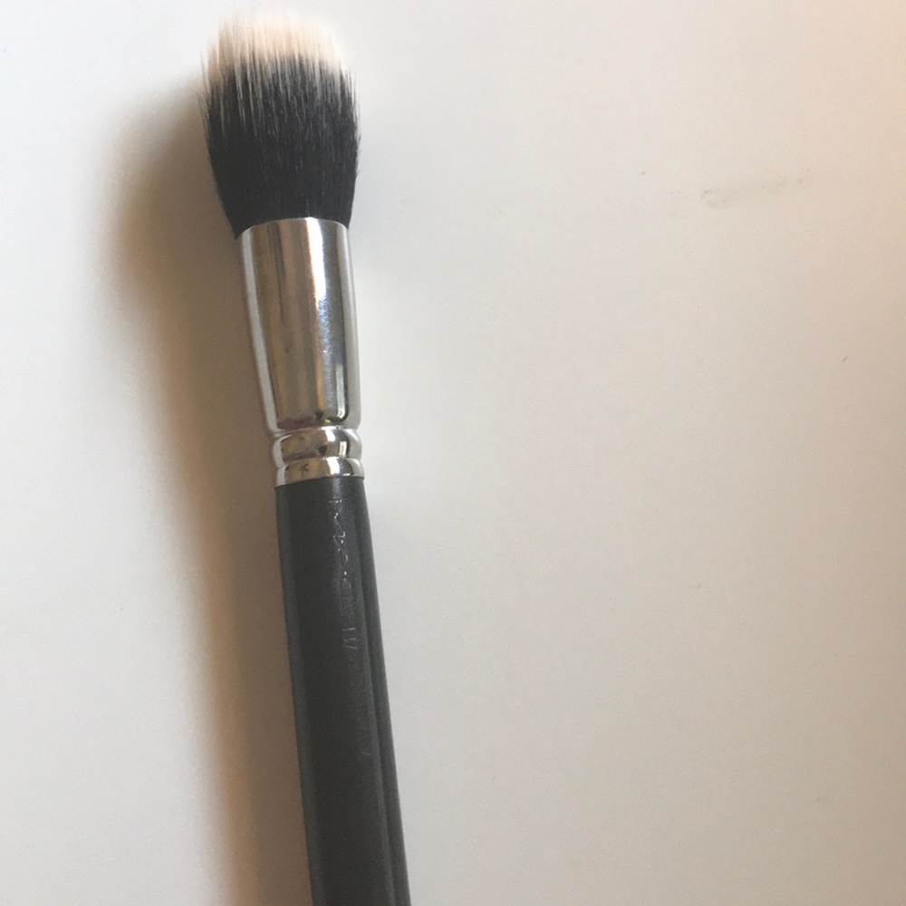 MAC #187 Brush